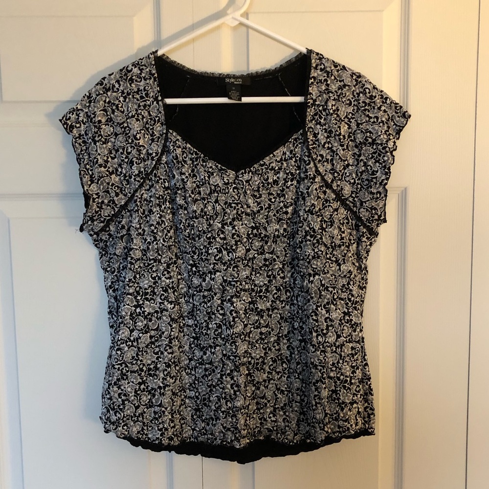 Style & Co. Women’s Black and White Top Size 1X